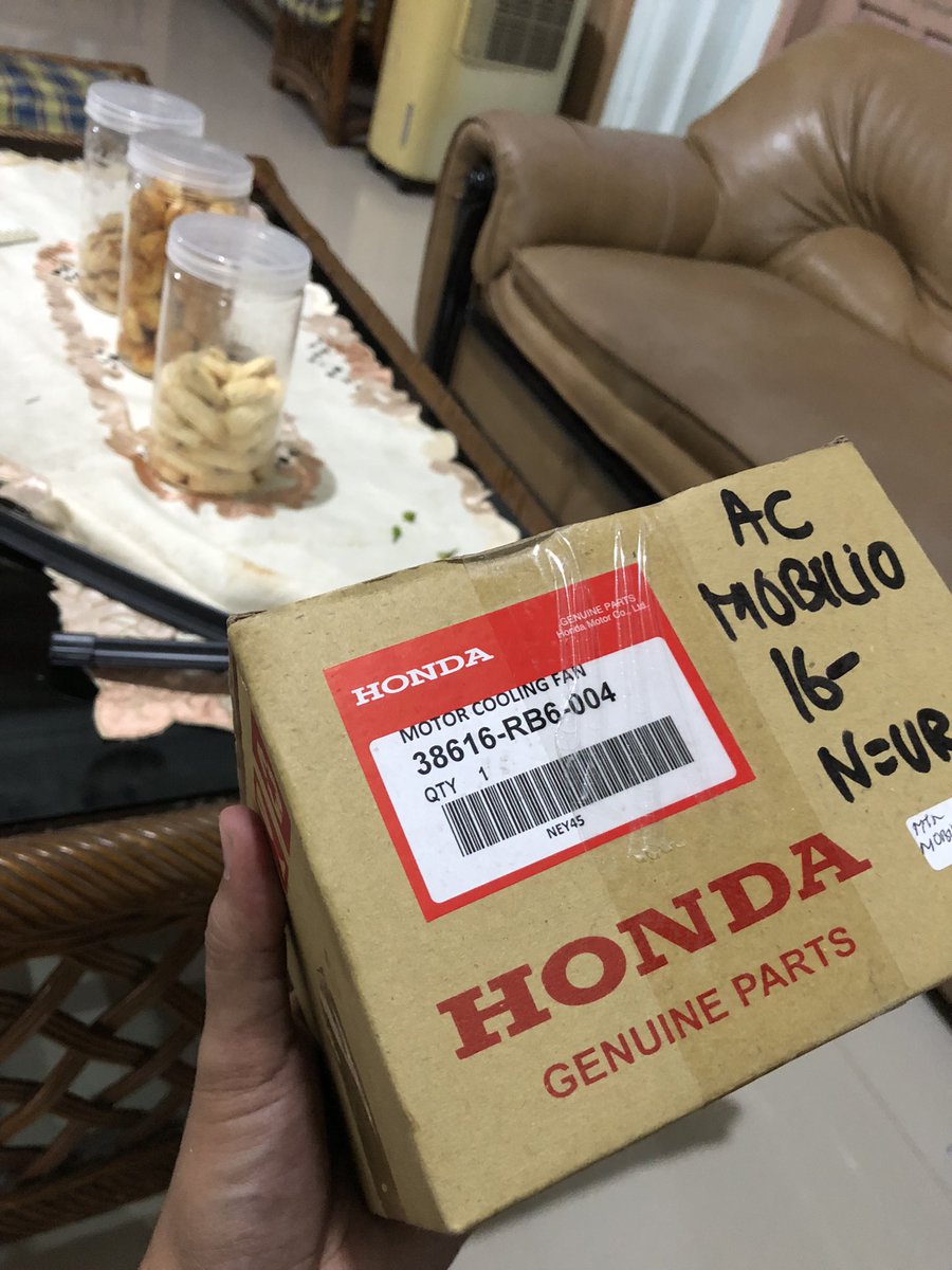 stydrm's tweet photo. Perkara ga ngantor ke prabu hari ini gara gara mobil overheat. Sisa sisa thr jadi service mobil 💸💸 https://t.co/LbyIRVlEQM