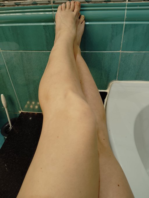 Buenos d&iacute;as. Pronto anunciaremos la fecha del nuevo gloryhole casero 😋😋😘😘  https://t.co/3YpRHZE7jo https://t