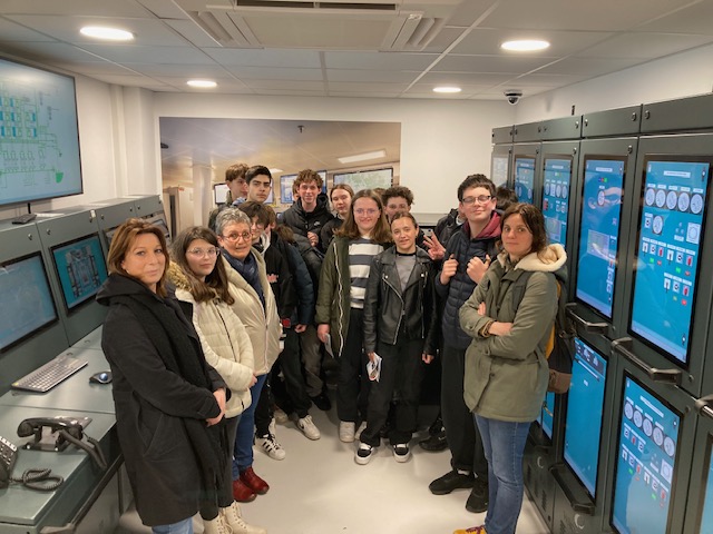 LyceeDoucet's tweet photo. Les élèves de 3PM du @LyceeDoucet, afin de construire leur projet d'orientation, sont allés visiter le lycée maritime et aquacole @LPMA_Cherbourg de @VilleCherbourg. Ils y ont découvert la conduite et gestion d’une entreprise maritime, la culture marine et l'électro-mécanique. https://t.co/JHwZUCI7Tk