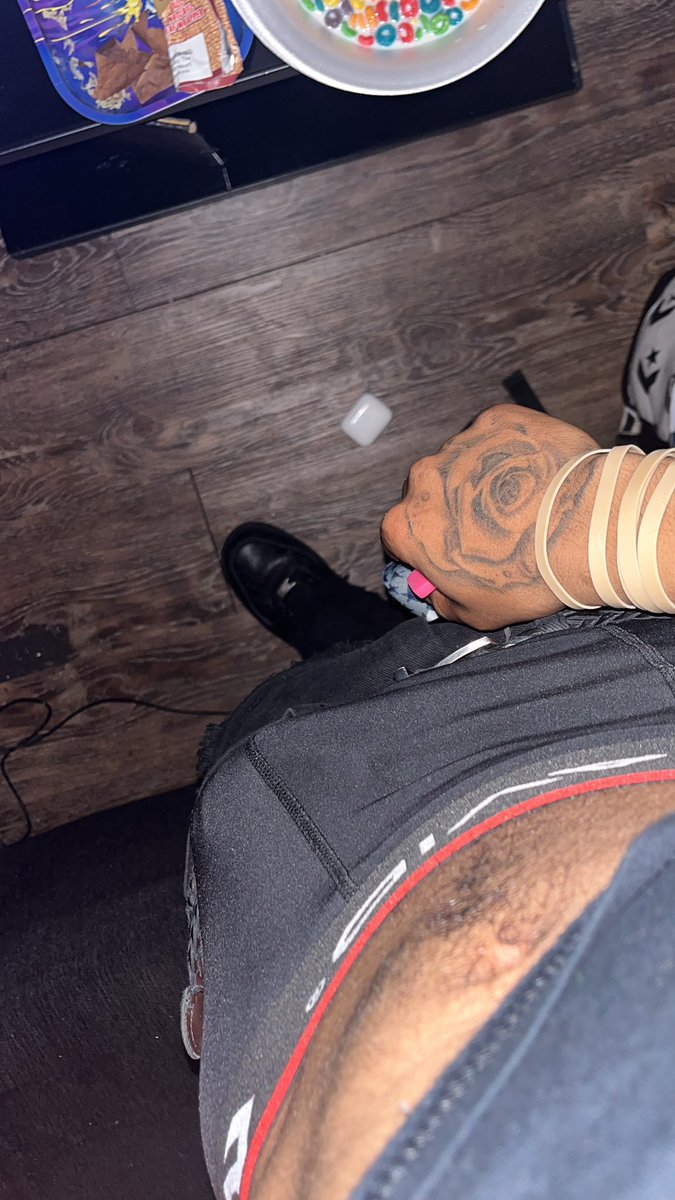 FreakWitBan's tweet photo. Pulluh!!👀🥱#Dallas https://t.co/CuQ0QNvmBC