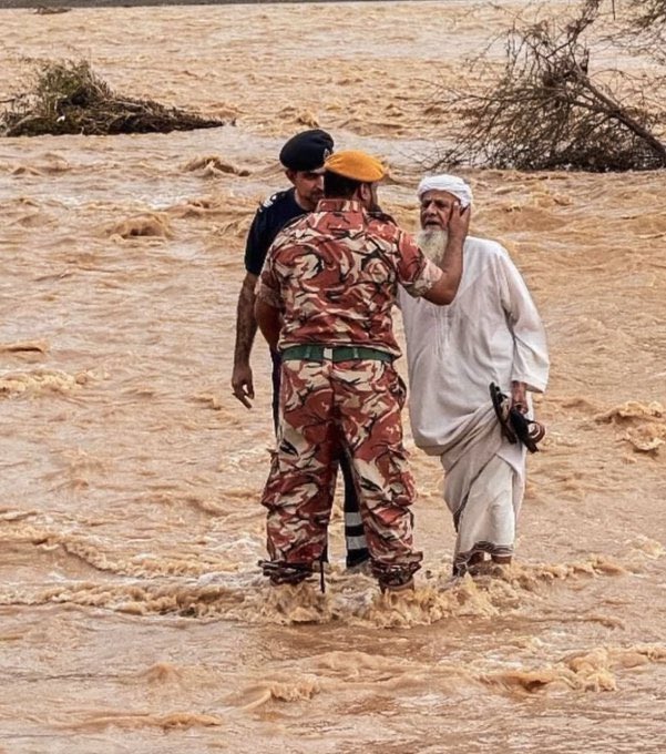 Abu_895's tweet photo. #عمان_مستعده
الله يكفيهم شر الأقدار 
الله لا يـريهم ما يكرهون،
والله يحفظهم ويحفظ ديارهم وممتلكاتهم.

اللهم آمين، وصلى الله وسلم على نبينا محمد. https://t.co/MB9xURm7uu