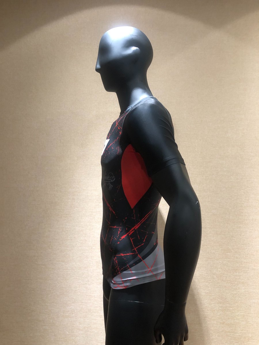 Rush guards. 🤼
①High-elastic fabric can better show muscle lines； 💪
②Anti-slip hem - prevents the top from shaking during training； 👇
③Eyelet fabric at side panels-Increase underarm breathability; 🤗

#yuepai #custom #rushguard #MMA #sublimation #printing