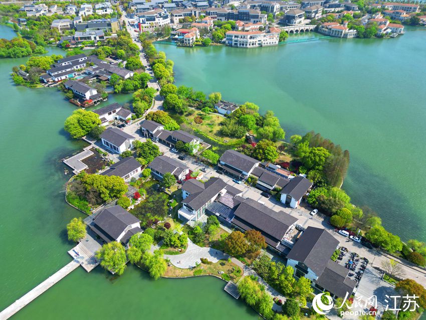 VoiceofPD's tweet image. #SpringinChina
With lucid lake water and green shores, the Jinji Lake scenic area in Suzhou, east China's Jiangsu Province, offers a captivating spring #scenery which resembles a beautiful scroll painting depicting ecological civilization.
More pics: en.people.cn/n3/2024/0416/c…
