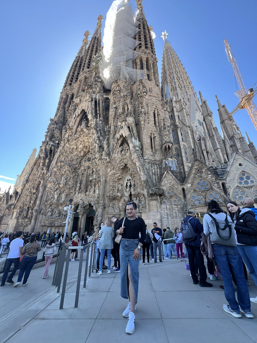 FregilG's tweet photo. 3rd Europe Travel for this year🫶
Spain🇪🇸 x Portugal🇵🇹 
I’m always grateful kay na ✔️ nagyud nako akuang mga dream places🥺 Thank you kaayo jud Lord❤️ Next stop is Netherlands🇳🇱 https://t.co/4dPDqaGQHA