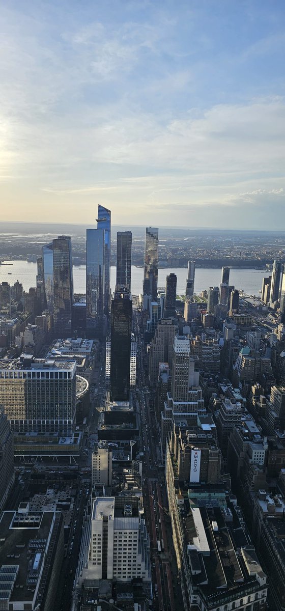 LyceeDoucet's tweet photo. Des élèves motivés, un super projet et une super promo ! Les Term AGORALOG du @LyceeDoucet @dsden50 @VilleCherbourg sont à New York !!! Grâce à leur engagement, grâce à leurs enseignants, grâce à vous tous, leur rêve américain s'est concrétisé !!! Merci à tous ! I have a dream... https://t.co/FOW80SkKq7