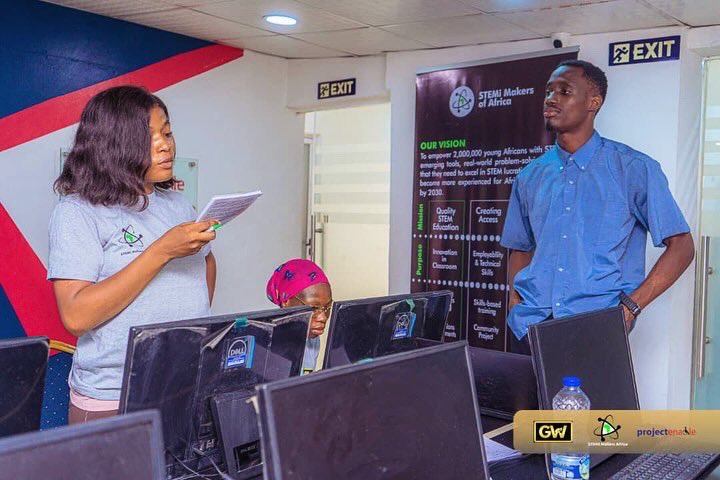 STEMiAfrica's tweet photo. 🌍🌍🌍

Globally, women are significantly underrepresented in #science, #technology, #engineering, and #mathematics (STEM) subjects.

🇳🇬 In Nigeria, the Nigerian Bureau of Statistics (NBS) estimates that only 22% of graduates in STEM subjects are women 🙆🏽‍♀️. https://t.co/aSk2ysRNHi