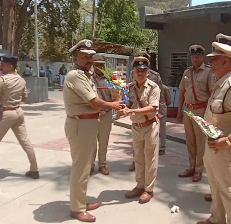 ડાયરેકટર જનરલ ઓફ પોલીસ રેન્ક માં પ્રમોશન મળતા ડાયરેક્ટર સિવિલ ડીફેન્સ અને કમાન્ડન્ટ જનરલ શ્રી ની અપગ્રેડ પોસ્ટ પર શ્રી મનોજ અગ્રવાલ સાહેબ પધારતા ગાર્ડ ઓફ ઓનર આપી કચેરી ના તમામ સ્ટાફે ઉમળકા ભેર સ્વાગત કરી અભિનંદન પાઠવેલ છે.