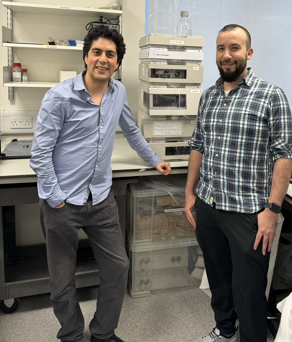 Great catchup with my previous #PhD student @jorgesa6 visiting us at @UCLBiochemEng1! Jorge was awesome working with our microbial cell factories/ in situ product recovery of #anticancer drug Taxol using #yeast & plant cell cultures #synbio #biochemeng