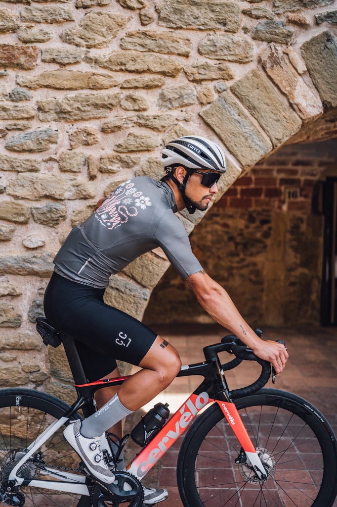 🚴‍♀️ Roar in Style! 🐅

Get ready to unleash your wild side on the open road with our Tiger Cycling Jersey. 

#cyclingfashion #thankgoditsrideday #coiscycling #fromwhereiride 

#cyclinglife #bicycle #cyclist #instafashion #instacycling #roadcycling #cyclingshots #streetstyle #bike