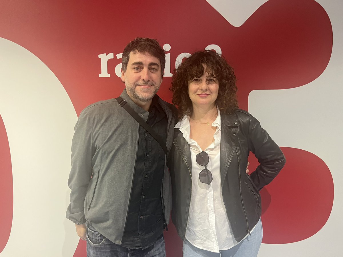 Hoy Empieza Todo 2 (@het2_radio3) on Twitter photo Tenemos hoy por el estudio a las <a href="/ninasdecadiz/">LAS NIÑAS DE CÁDIZ</a> 🎭
Una compañía que tiene nueva obra en el Teatro Quique San Francisco <a href="/teatroQSF/">Teatro Quique San Francisco</a>: ‘Las bingueras de Eurípides’.
Hablamos con la dramaturga Ana López-Segovia y con José Troncoso que está a la dirección. Tenemos hoy por el estudio a las <a href="/ninasdecadiz/">LAS NIÑAS DE CÁDIZ</a> 🎭
Una compañía que tiene nueva obra en el Teatro Quique San Francisco <a href="/teatroQSF/">Teatro Quique San Francisco</a>: ‘Las bingueras de Eurípides’.
Hablamos con la dramaturga Ana López-Segovia y con José Troncoso que está a la dirección.