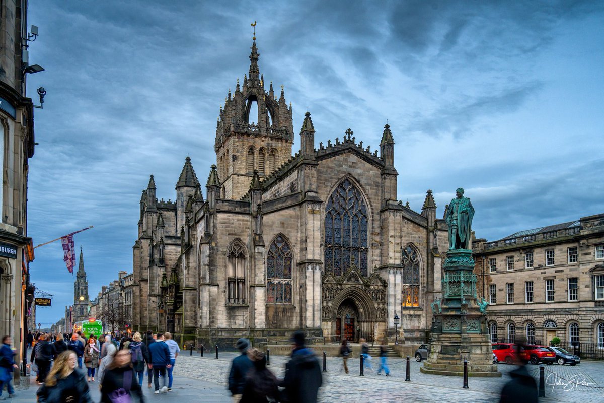 St Giles, Cathedral, Edinburgh at dusk.