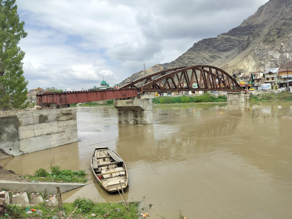 Could the tragedy at Gundbal where countless children died today when a boat capsized have been averted? A bridge sanctioned in 2017 still hasn’t been completed. J&K is under central rule since 2018 so why didn’t the local bureaucracy ensure its completion? Utterly insensitive &…