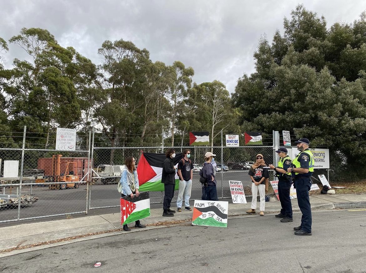 #CurrawongEngineering, an unassuming little workshop in #Huntingfield, south of #Hobart has been building engines for #Israel’s murderous #drones. A brave little group took them on yesterday and unveiled their commitment to #genocide. Thanks StopWarsTasmania. You rock.