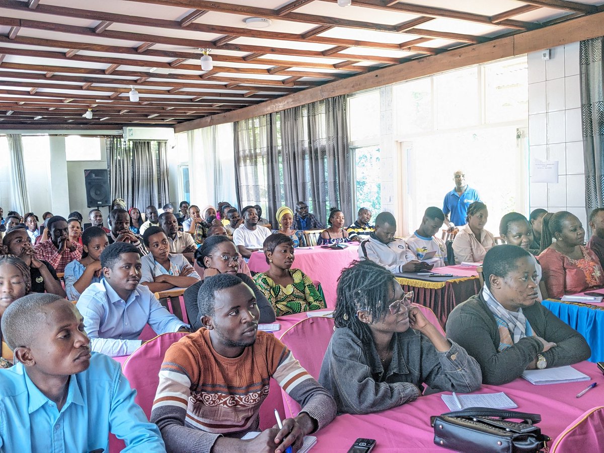 TujitegemeeCaap's tweet photo. 3ème jour avec les techniciens du #PAM nous organisons une formation technique et pratique sur les méthodes d'enregistrement biométrique et SCOPE. D'une manière professionnelle.
#Goma_Est #RDC 
#Sauve_des_vies https://t.co/j2xKIxMT57