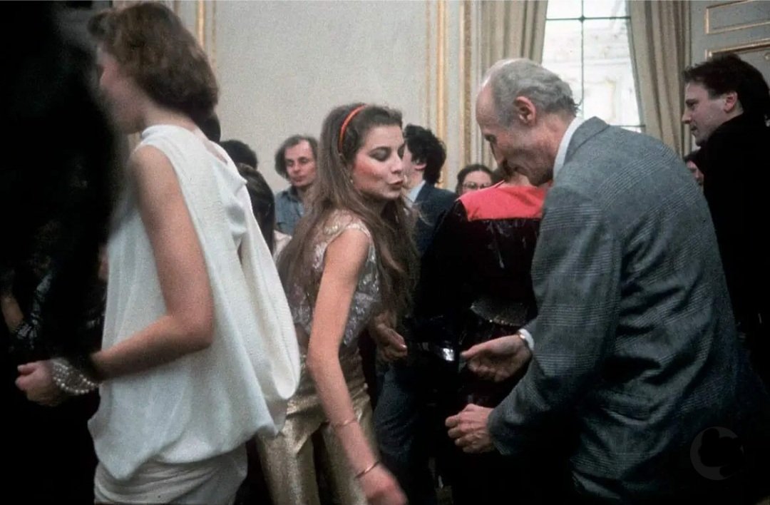 Éric Rohmer dancing with Elli Medeiros on the set of “Full Moon in Paris”, 1984.