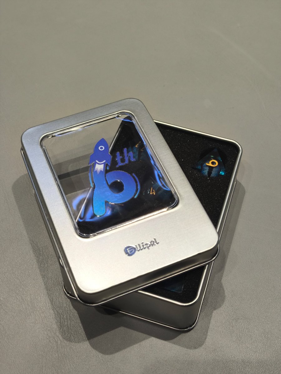 ELLIPAL's tweet photo. 🎁 GIVEAWAY TO 10 PERSON 
（dice, Phone Holder, data cable）

❤️LIKE + RT

✅FOLLOW  @ellipal  

🙏Good luck 🎁💰🙏 https://t.co/mApI02e7kW