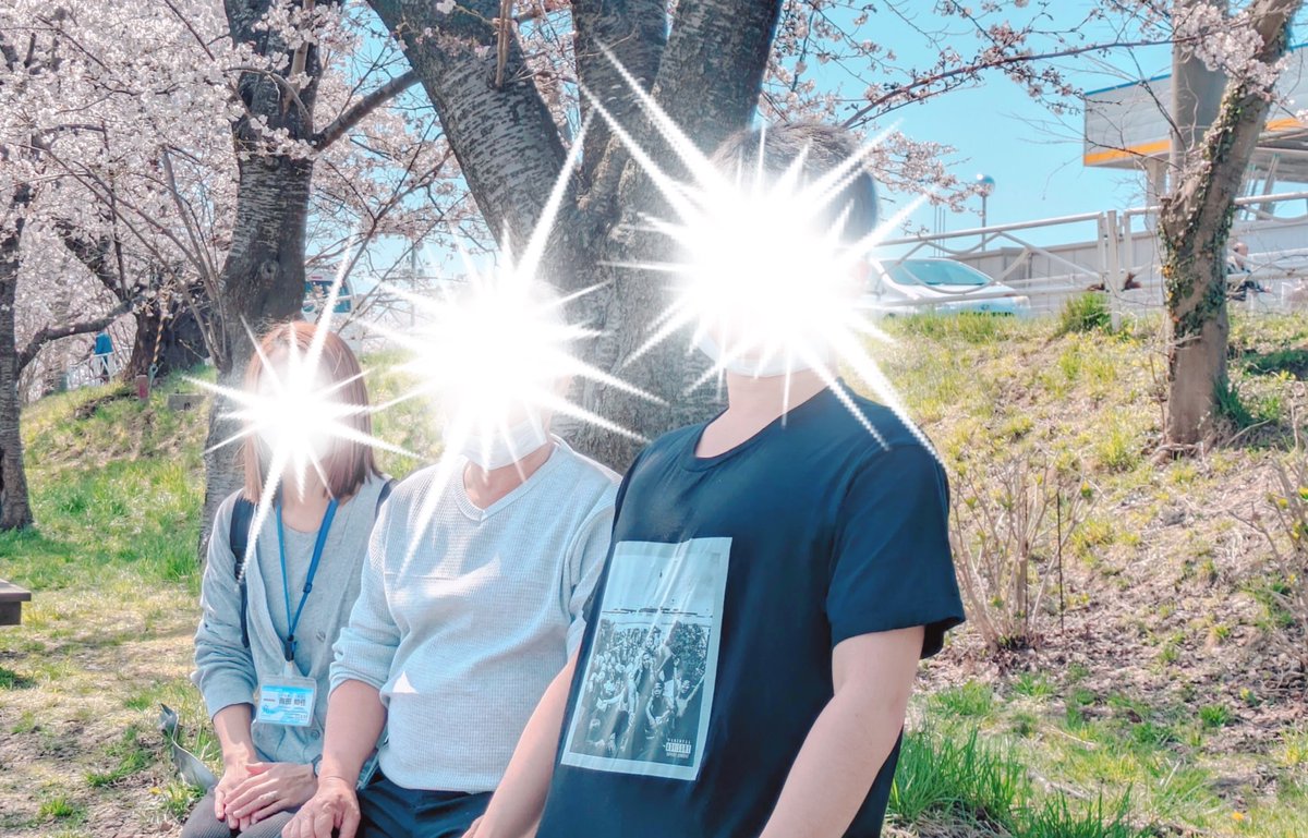 hssakitayabase's tweet photo. こんにちは！今週はお花見レクでございますが、開花状況などを見て昨日決行いたしましたよ🌸ほぼ満開状態でとってもきれいでした～～！気温も高く、暑いくらいでしたが晴れてて気持ちが良かったですよ😚#就労継続支援b型 #秋田市 #障害福祉サービス ＃レク #花見 #sakura https://t.co/Gs0FsrjCv6