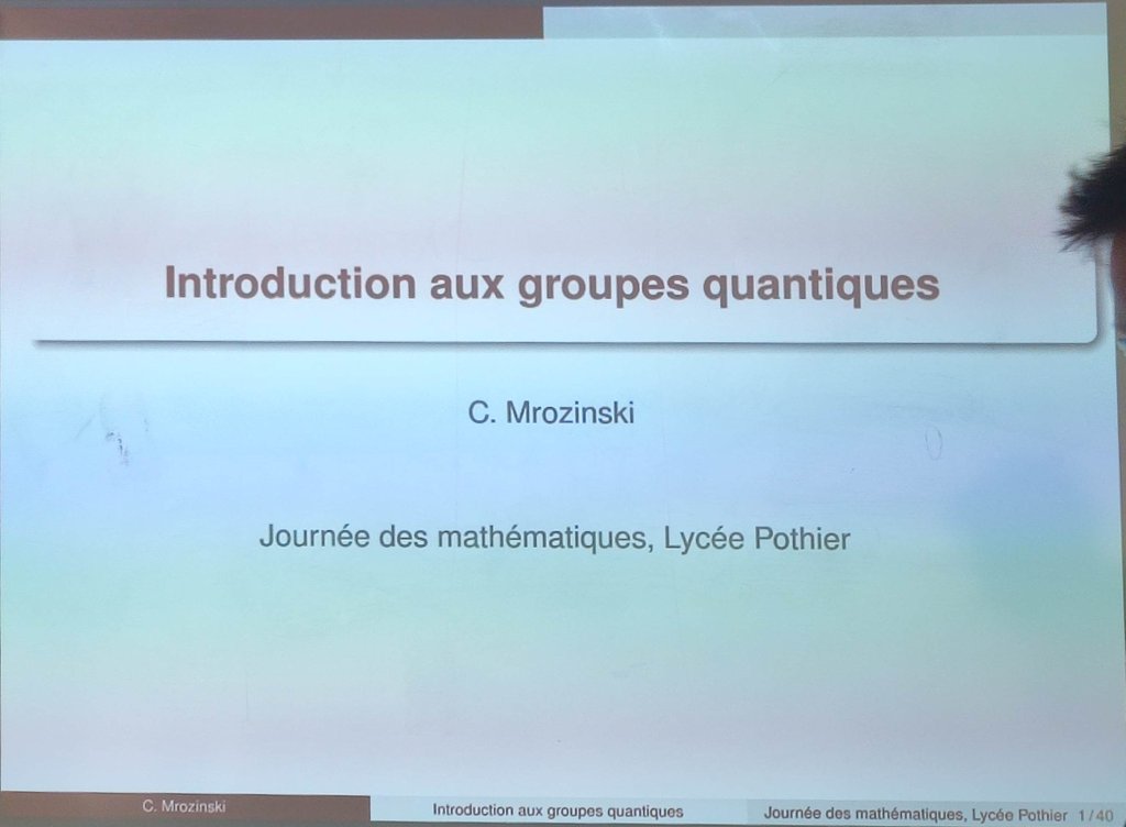 Merci à @CTorossian_Off d'ouvrir cette journée des mathématiques au #labomaths du lycée Pothier. On écoute Colin Mrozinski nous parler des groupes quantiques. Sujet que @GHalbout connait bien.