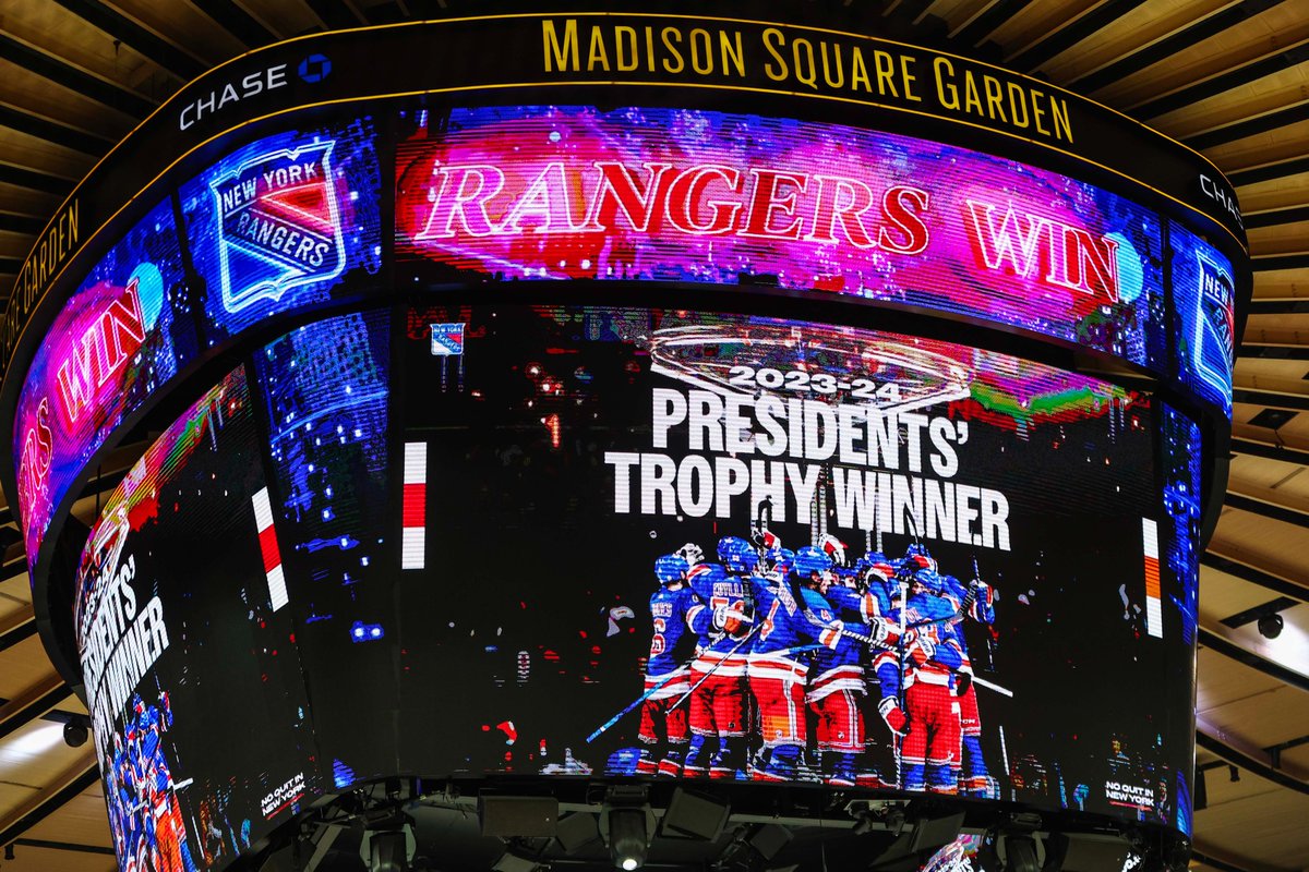 ThePlayoffsFR's tweet photo. Avec leur victoire 4 à 0 sur les Sénateurs d'Ottawa, les Rangers s'adjugent le Trophée des Présidents pour la 4è fois de leur histoire. 

Ils rejoignent les Red Wings (6 fois) et les Bruins (4) comme seules équipes à l'avoir remporté au moins 4 fois https://t.co/pdtJ97IusZ