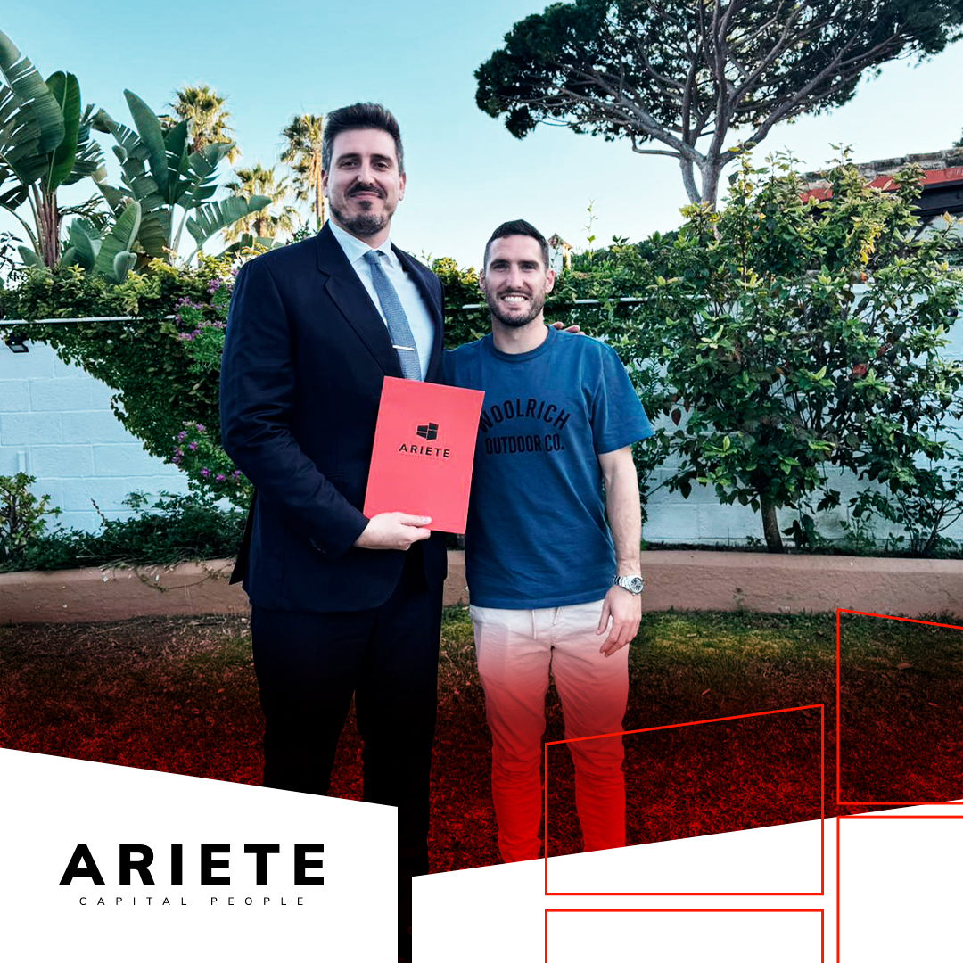 Arietecapital's tweet photo. Visitamos a @jzaldua2 en #Cádiz. El jugador del @Cadiz_CF, recibió hace unos días a su #CapitalManager, @rogerfornas, para revisar el estado de su #CapitalPlan, continuando en su camino hacia la plenitud vital y patrimonial.✨
👏 Gracias, Joseba, por confiar en nosotros. https://t.co/MUGerkg4La