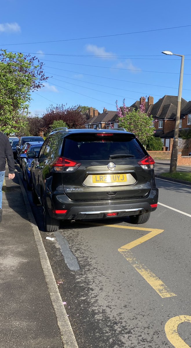 Rule 238: You MUST NOT wait or park, or stop to set down and pick up passengers, on school entrance markings when upright signs indicate a prohibition of stopping.

#GPPP #greswoldprimary #parking #highwaycode 

NOT affiliated with Greswold Primary School