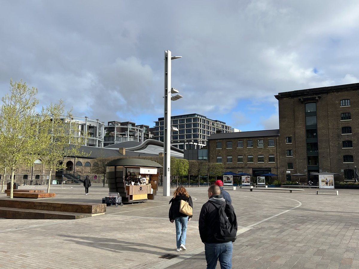 anthonylime's tweet photo. Back in London again after a few years of not visiting. From 2005 to 2014 I was regularly catching the train from St Pancras up to Leeds. The transformation of Kings Cross and the area around it is incredible. My photos are a bit crap though! https://t.co/VlwQtyeQdW