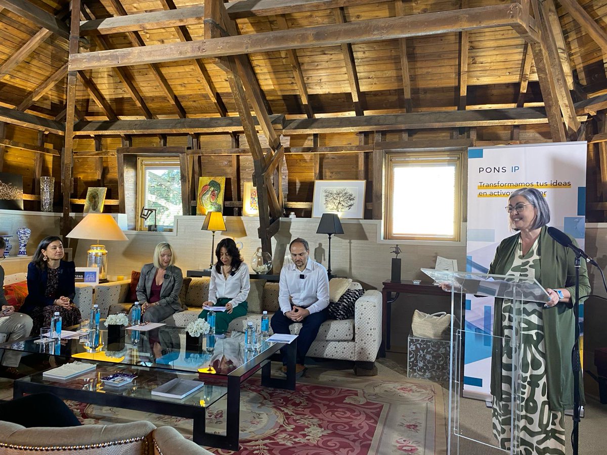 MercedesStorch's tweet photo. "Deep Science: Palanca de Cambio del Sistema Económico Español para liderar la Sostenibilidad Europea" @BeAbleCapital @bbva @FUNDACIONPONS Presentación de estudio de financiación deep science. #TechTransfer #FondICONextTech https://t.co/TwRQE9Faic
