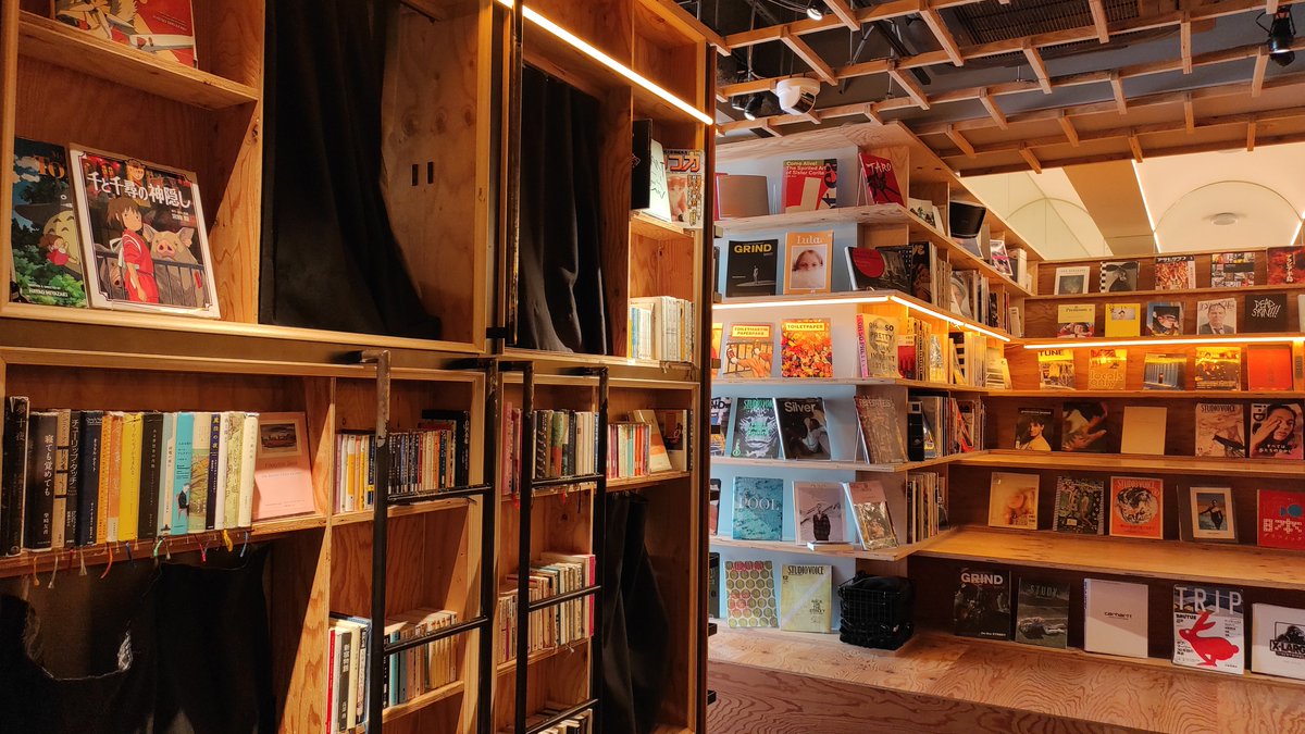 Would you stay in a capsule hotel made of books? I gave it a try for the latest edition of 
<a href="/BackstoryLdn/">Backstory | London bookshop</a> , a fantastic new magazine focused on everything reading related! Find it soon at your local independent book shop 🙂
