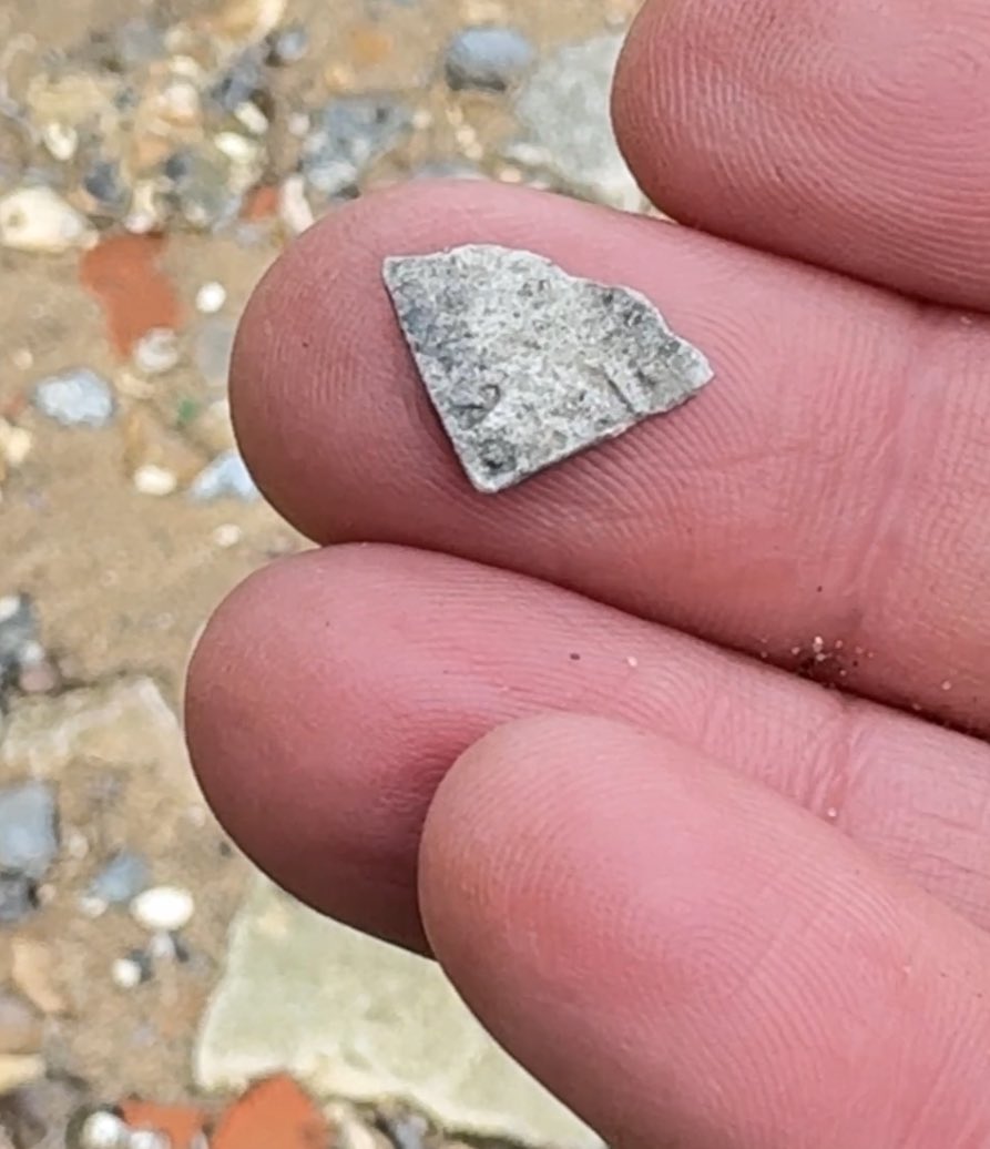 I put this tiny #silver sliver of a  hammered #coin on instagram (#found #mudlarking on the #thames) and @GTDEdmund amazingly ID'd it as 'a Cut Quarter
#Penny of a Class XIV of Henry I, known as a Quadrilateral in Cross Fleury Type, made around 1123/1124!' Extremely impressed!