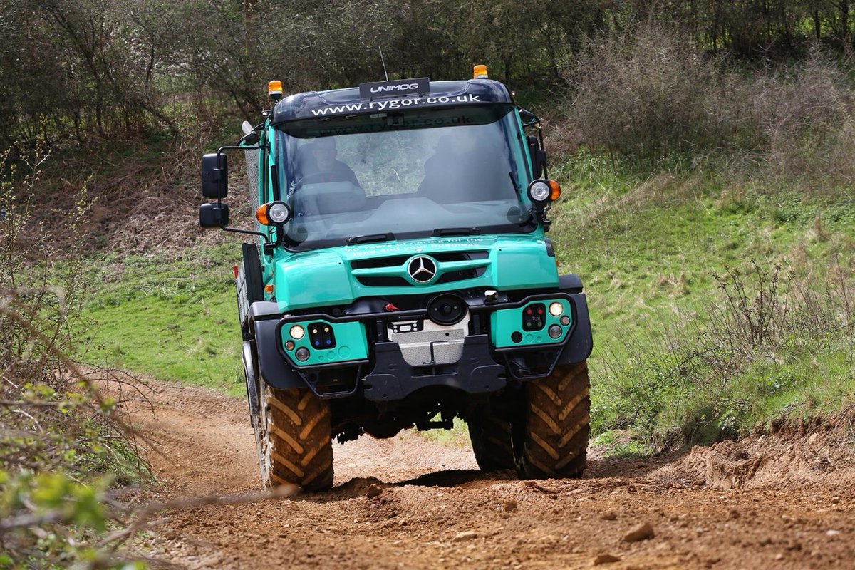 In a hurry? No problem. Equipped with a Euro VI engine, the ultra-efficient #Unimog can reach a top speed of 56 mph (where applicable) so you can arrive at the job site swiftly and in style.
#Unimoglife #Effiency