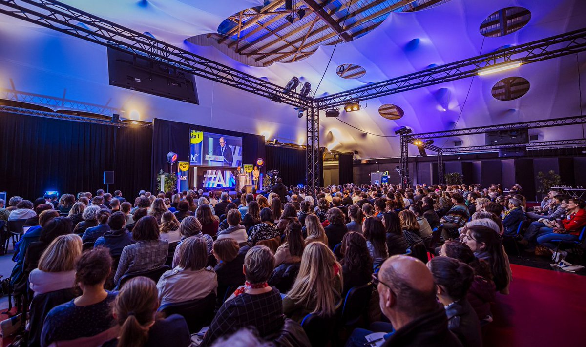 Departement_AIN's tweet photo. Ensemble pour mieux soigner ! + de 450 professionnels de #santé étaient réunis le 11/04 à Ainterexpo à l'invitation du Département #Ain pour les 1ères Rencontres des pros de santé en présence de @martialjardel et @MarineLorphelin➡️https://t.co/qiNOcSNxEj https://t.co/iA14pzRsw8