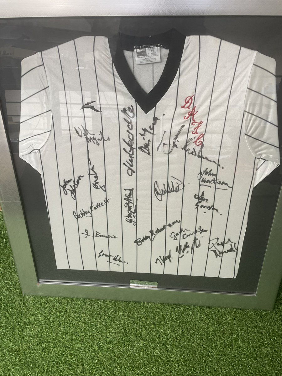 Robbocoach's tweet photo. Hi folks, looking to pass this on to any Pars fans. Div 2 ChampionsI 1985/85 In your garden room, office, boardroom. Send me a private msg with an offer. If it matches my valuation it could be your. Cheers Robbo https://t.co/WAvAdiCg6U