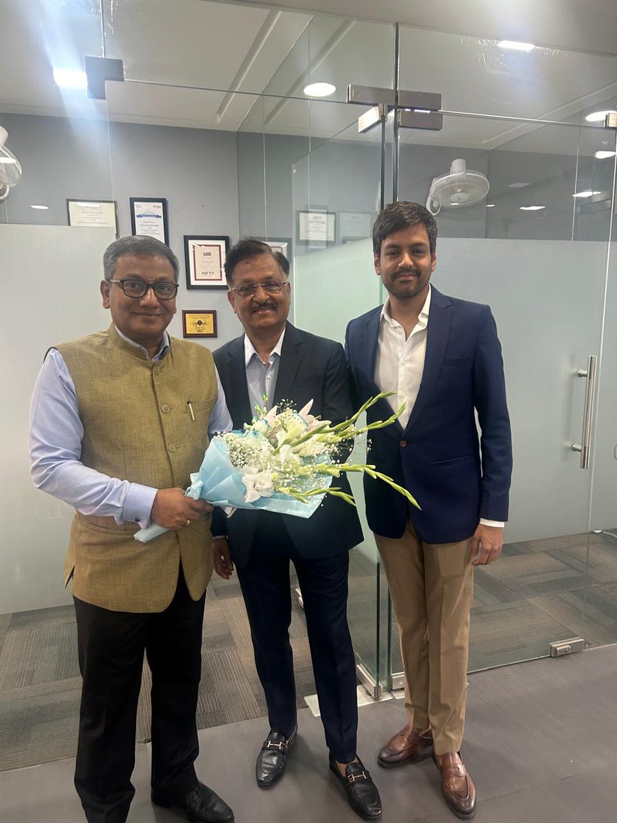 It was a pleasure to welcome BSE M.D. & CEO Mr. Sundararaman Ramamurthy at our office. He engaged with us and appreciated the efforts of SAS Online in providing quality financial services to clients. He also shared his insights about markets and trading operations. Mr.