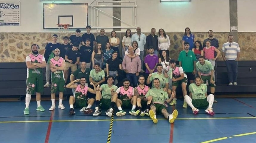 Tras pasar los cuartos de final, la Unión Baloncesto Almendralejo se enfrenta este sábado al partido de ida de semifinales en su camino hacia el Trofeo Diputación. Recibirá al Don Benito en el pabellón Extremadura a las 18.00 horas.