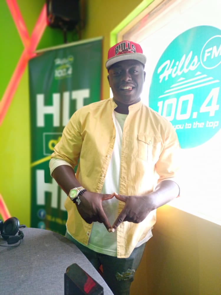 Bright Sky 🌄 For A Tuesday Morning 📻 @McShammy97 Is Already Here To Give You Some Company With #JazzMusicWork On The #amtopmwithmcshammy // #GgwaMuBintu // @dfcugroup

Live Stream 🔥 hillsfm.co.ug

#takingyoutothetop
#freshhitsforkigezi