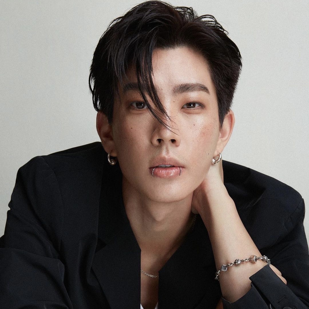 StarLight2025_'s tweet photo. ✨Congratulations to Off Jumpol on being nominated for 2024 The Most Shining Star in Thailand

🔗Voting link: https://t.co/NC9BUNpnzn

🎫Log in every day to receive 4 tickets
📅Voting period: Apr.15 - May.04 20:00 BKK

#ออฟจุมพล #OffJumpol 
@off_tumcial
