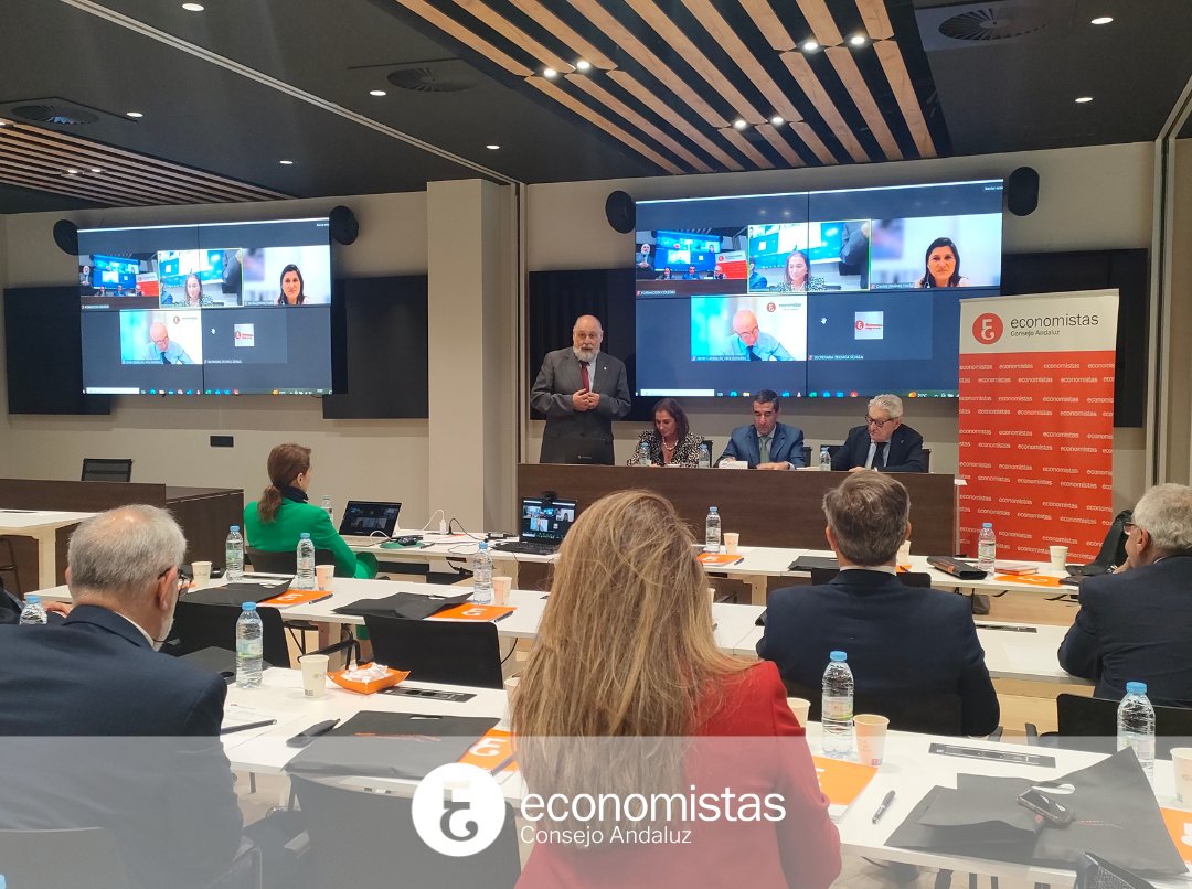 🔶Ayer se celebró en la sede @EconomistasSE el Pleno @Consejoandaluz_ con la representación presencial y online de los 8 Colegios provinciales🙌 🤝Se trató sobre la aprobación de las cuentas anuales de 2023, el presupuesto para 2024 e informes de los Pdtes de las Comisiones.