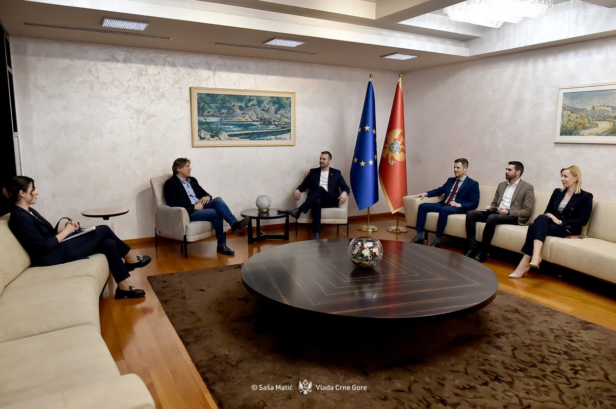 Inspirational dialogue between Prime Minister @MickeySpajic and Emil Bakic, CEO of Akuo Balkans. From our 72MW wind park already in operation to the deployment of innovative technologies such as floating solar and agrivoltaism, we're poised to make a positive impact in Montenegro