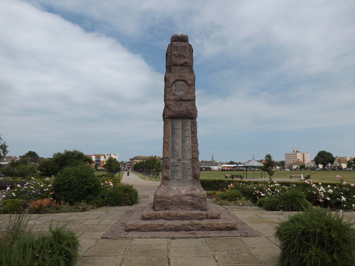 Do you want to find out more about the people commemorated on your local #warmemorial? Our helpsheet can be found on our website and is here to guide you: warmemorials.org/hshresearchnam… #familyresearch #heritage #conservation #familyhistory #history #localhistory #helpsheet