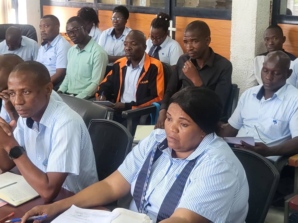 MFP_Burundi's tweet photo. Réunion du Comité de Direction élargi aux chefs d'agences, chefs des services et aux chefs des cellules ce lundi 15.4. 2024 dans la salle de réunion de la
@MFP_Burundi. Points à l'ordre de jour: Budget 2024-2025, Manuel des procédures, Signature des contrats de performance, ... https://t.co/ZbCyUx863N