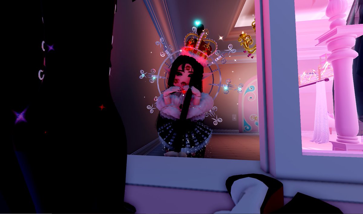 ⚠️Incoming. . .🚨
Royale High Pageant, hosted by @ArtistryAzure 
Theme: Vampires!

I’ve been OBSESSED with “Vampiress” by the lovely Stevie Howie, (Go listen!)

And I came up with this outfit, feel free to join! And read the thread for more info🤘✨
#royalehigh #roblox #rh