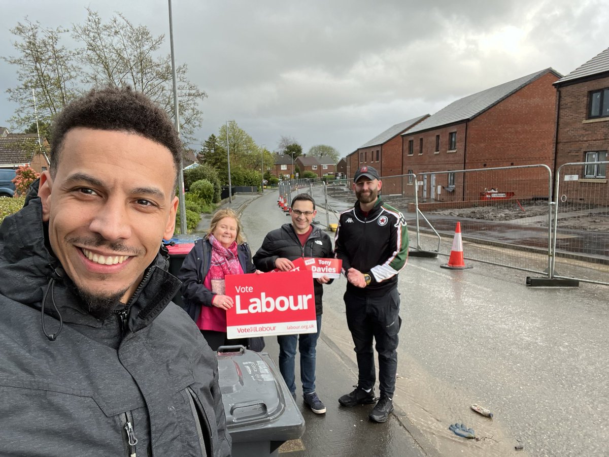 The rain didn’t deter us, great to be in #LittleHulton last night with @teresapepper, @robert_a_sharpe & our fantastic candidate for the local elections: Tony Davies @TonyDavies97.🗳️🌹 Looking forward to our new @derivesalford council houses in the ward coming on-line.🏠🏡👇🏻