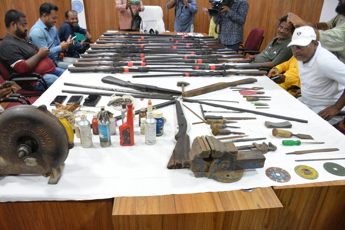An illegal country made firearm producing unit was unearthed by Sambalpur Police, 22 firearms and other making accessories were seized and 3 accused persons were arrested. @DGPOdisha @odisha_police @DIGPNRSAMBALPUR