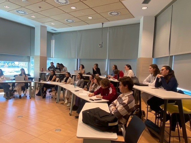 Comillas_OPE's tweet photo. Seguimos con la agenda de los Career Coffee. 

En esta ocasión, queremos agradecer la participación de @AMDERedes para abordar cómo hacer carrera diplomática y preparar la oposición.

#TuFuturo #somoscomillas #salidasprofesionales https://t.co/324SUyfi8g
