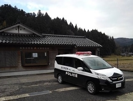 全国警察から派遣された特別自動車警ら部隊が、輪島市内など被災地各地において、パトカーによる警戒・警ら活動を行っています。
＃令和６年能登半島地震 ＃警察 ＃鳥取県警察 ＃パトロール