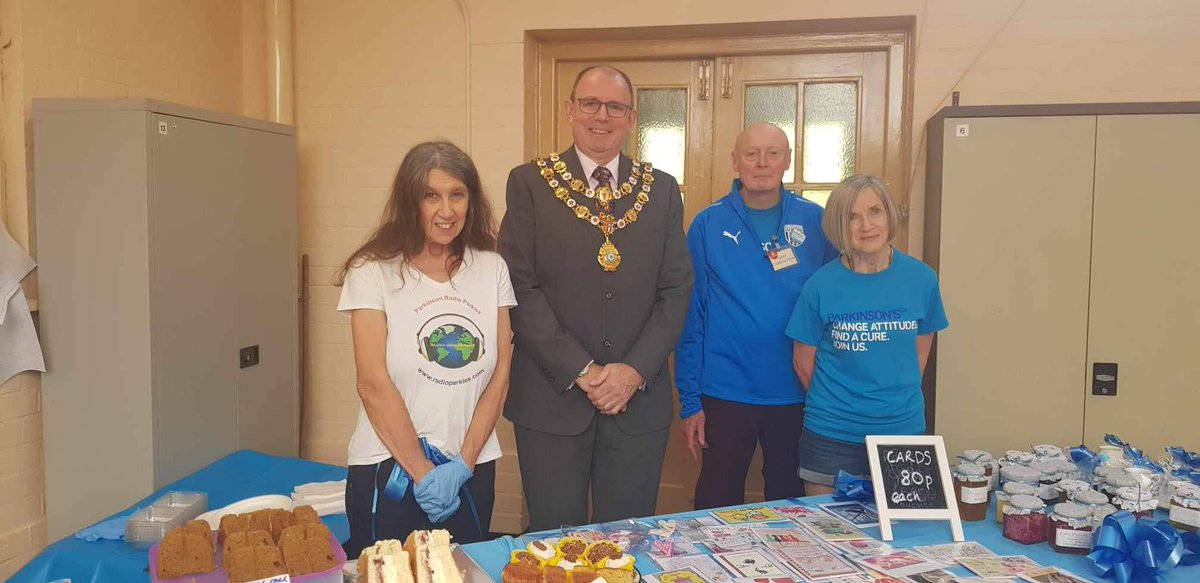 In honour of World Parkinson's Day, the Mayor attended the Sutton Coldfield Parkinson's UK Branch open day. The Mayor met with volunteers and took part in activities 💙