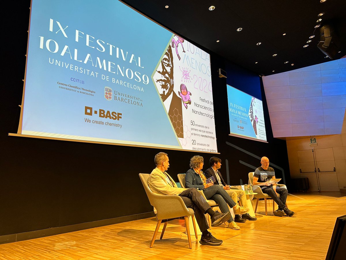 CCiTUBDivulga's tweet image. Inauguració de la mà del Valentí Farràs, director @CosmoCaixa_CAT, la Daniela Brunso @BASF_ES i el Juan Fran Sangüesa, director dels @ccitub conduïda pel coordinador @festnano i microscopista #CCiTUB, el Jordi Díaz.