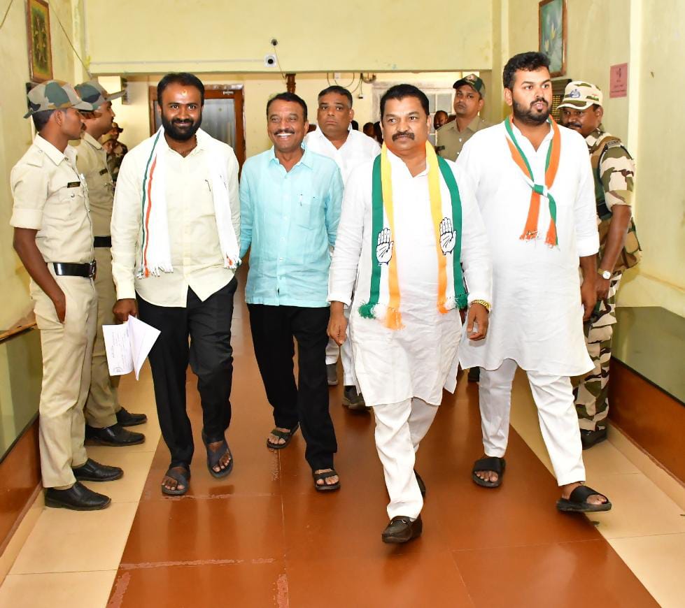 RVUllagaddimath's tweet image. ಧಾರವಾಡ ಲೋಕಸಭಾ ಕ್ಷೇತ್ರದಿಂದ ಕಾಂಗ್ರೆಸ್‌ ಅಭ್ಯರ್ಥಿಯಾಗಿ ಆಯ್ಕೆಯಾದ ಶ್ರೀ ವಿನೋದ್ ಅಸೂಟಿ ಅವರೊಂದಿಗೆ ನಾಮಪತ್ರ ಸಲ್ಲಿಕೆ‌ಯಲ್ಲಿ ಭಾಗವಹಿಸಲಾಯಿತು.

#LokSabhaElection2024 #hublidharwad