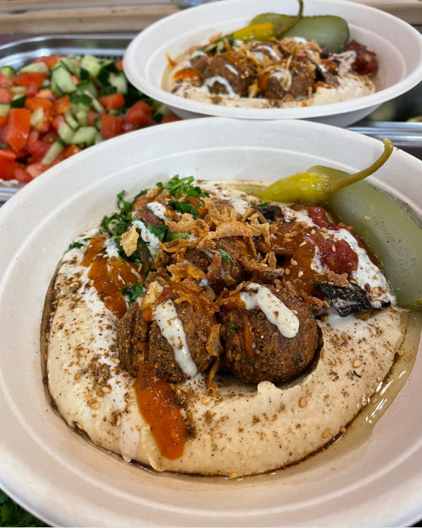 There are so many lunch options available at #HumpitHummus but this has to be a favourite!😍 Silky smooth hummus, choice of Middle Eastern salads, crunchy falafels served with a fluffy pita on the side. Just mouthwatering 🤤 That's lunch sorted!✅ #orchardsquare #sheffield