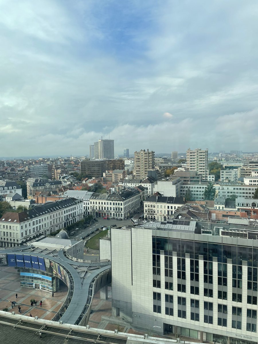 🇪🇺 SOME PERSONAL NEWS: Yesterday was my last day at @euobs. I'm really grateful for the opportunity to work with an amazing team and to build a section full of EU social and labour affairs – something rare in Brussels! Now, a different (and familiar) beat awaits…